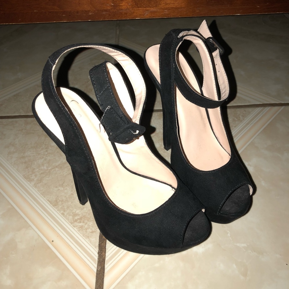 BLACK HEELS